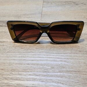 Brown Cat-Eye Sunglasses with Tortoiseshell Frame